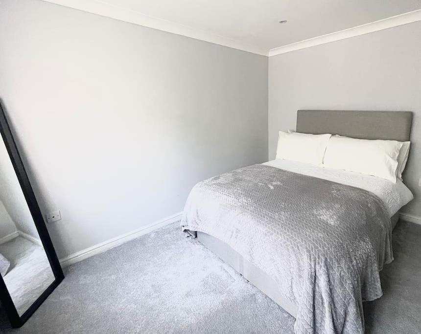 Lovely 1 Bed Apartment, 15Mins From Central لندن المظهر الخارجي الصورة